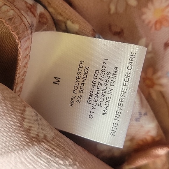 HP!!πππ₯Hippie Rose beautiful satin like top - Picture 9 of 10